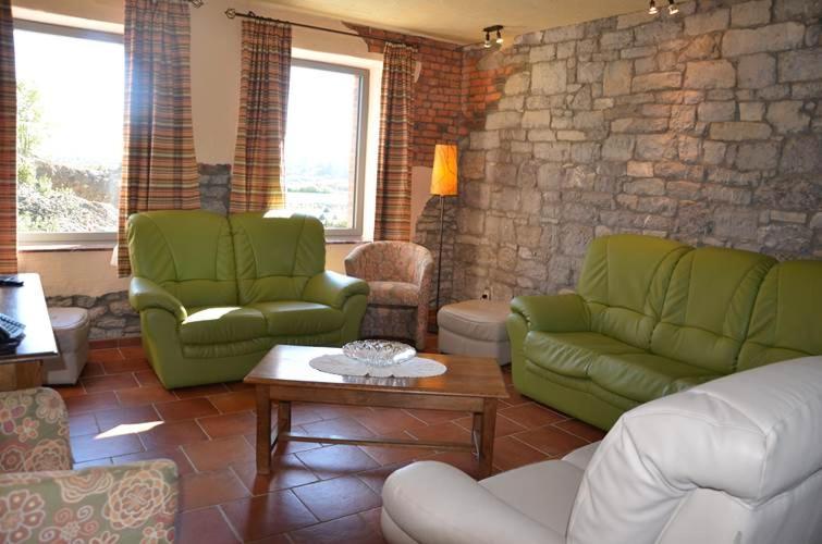 Gîtes Ferme de la Barrière Chimay Esterno foto